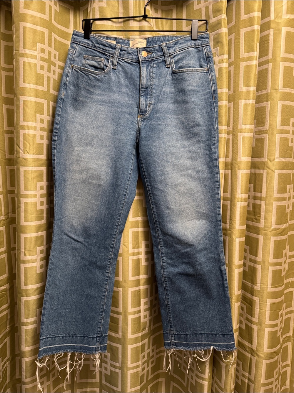 Universal Thread Light Blue Cropped Straight Jeans with Frayed Hem